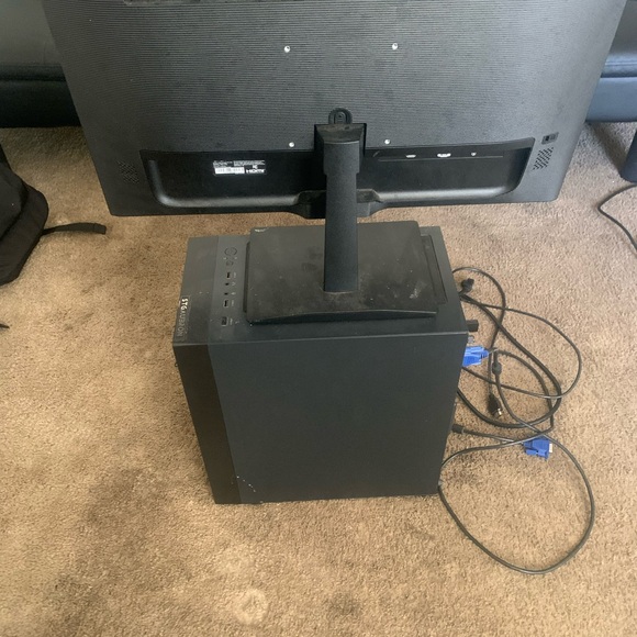 STGAUBRON gaming pc with pc monitor - Picture 2 of 3